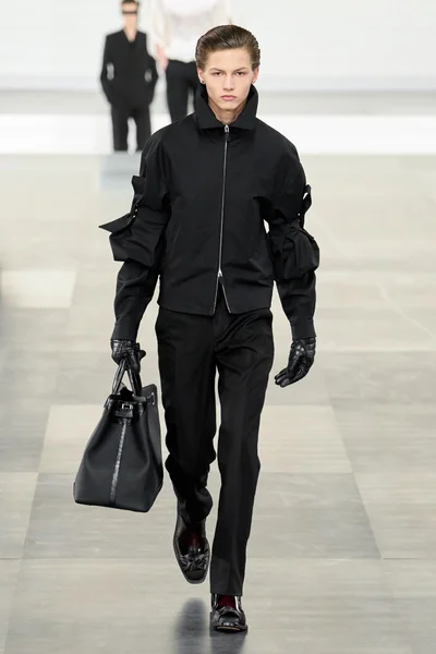 Look 18